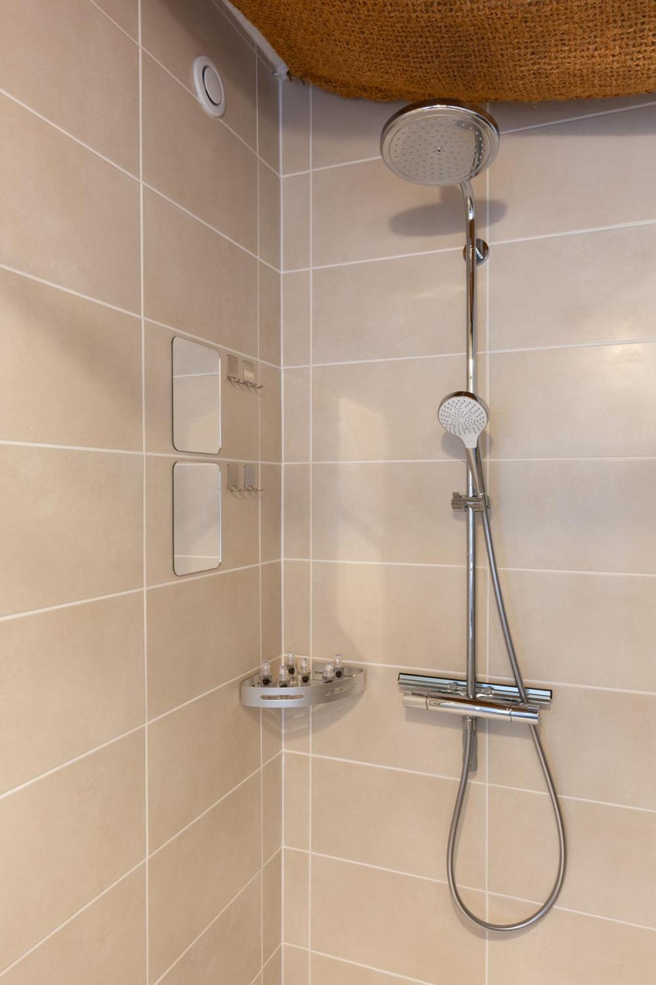 Lit Rond Tres Grand Et Confortable - Garage Possible Ou Parking Gratuit Rue - Gare 2 Min Et Ville 4 Min En Tram - Ciel Etoile - Netflix Videoprojecteur - Luxe Et Evasion Strasbourg Luaran gambar