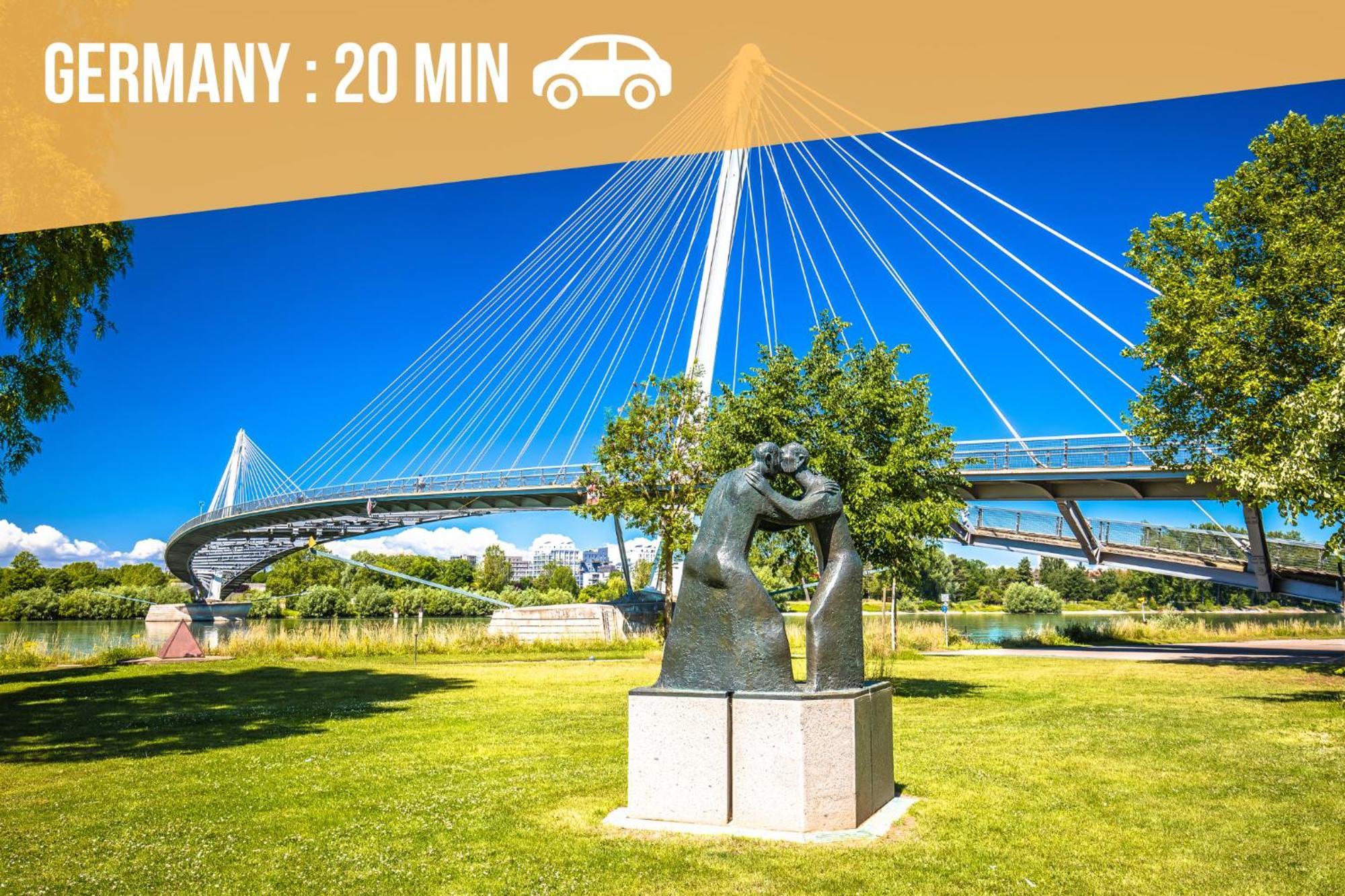Lit Rond Tres Grand Et Confortable - Garage Possible Ou Parking Gratuit Rue - Gare 2 Min Et Ville 4 Min En Tram - Ciel Etoile - Netflix Videoprojecteur - Luxe Et Evasion Strasbourg Luaran gambar